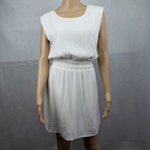 Elegant White Sleeveless Dress